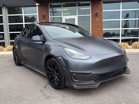 Used 2022 Tesla Model Y Performance AWD/4WD image 2