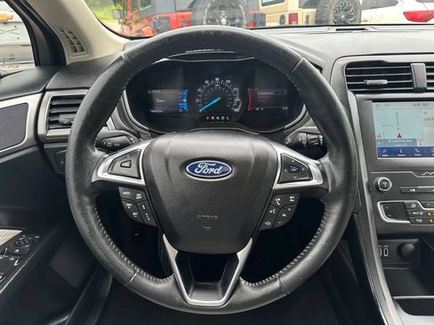 Used 2020 Ford Fusion SE w/ Equipment Group 151A FWD image 15