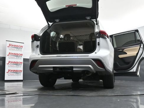 Used 2023 Toyota Highlander Platinum image 29