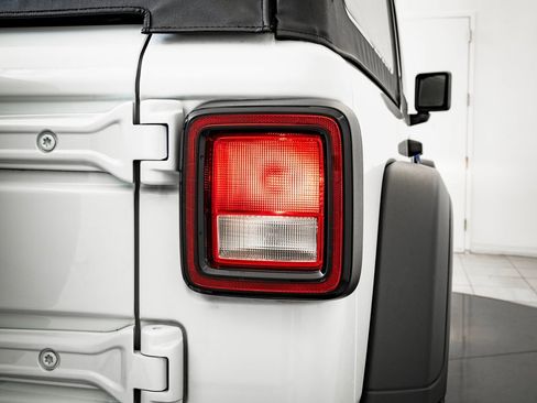 Used 2025 Jeep Wrangler Sport image 9