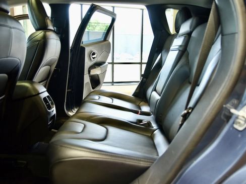 Used 2019 Jeep Cherokee Limited image 19