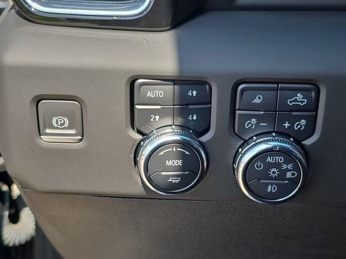 Used 2024 GMC Sierra 3500 Denali Ultimate AWD/4WD image 31