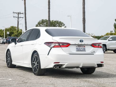 Used 2023 Toyota Camry SE w/ Cold Weather Package image 9