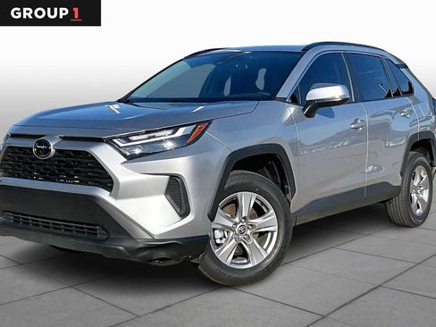 Used 2025 Toyota RAV4 XLE image 1