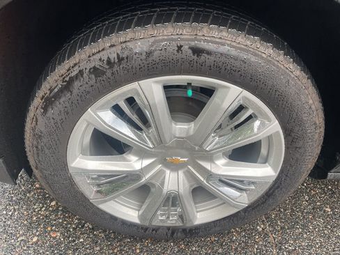 Used 2024 Chevrolet Suburban High Country image 19