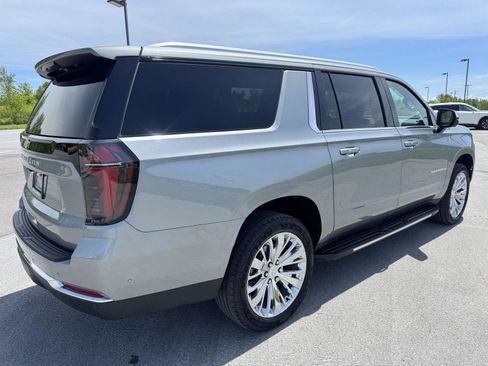 Used 2025 Chevrolet Suburban LS AWD/4WD image 10