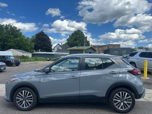 Used 2023 Nissan Kicks SV FWD image 5