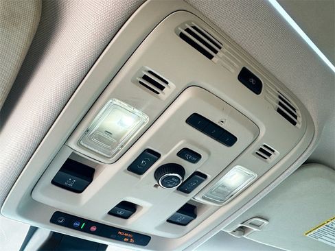 Used 2021 GMC Yukon Denali w/ Denali Premium Package image 19