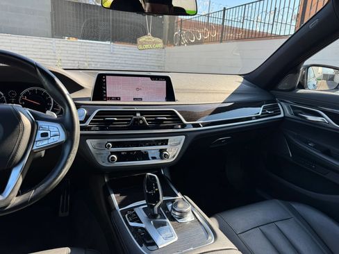 Used 2019 BMW 740i w/ M Sport Package RWD image 21