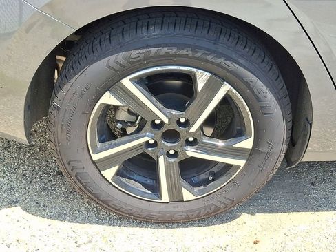 Used 2024 Nissan Sentra SV FWD image 8