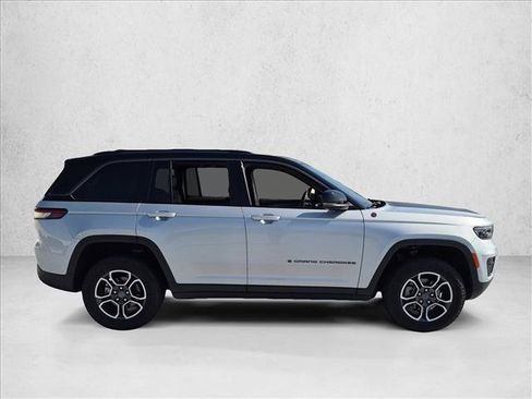 Used 2022 Jeep Grand Cherokee Trailhawk w/ Luxury Tech Group III AWD/4WD image 4