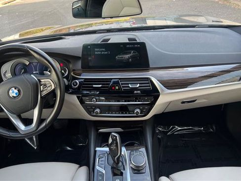 Used 2018 BMW 530e RWD image 56