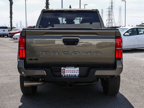 Used 2025 Toyota Tacoma TRD Off-Road AWD/4WD image 8