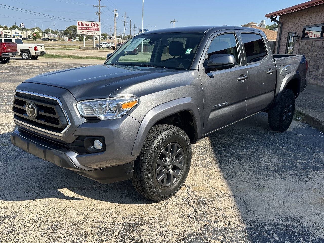 Used 2021 Toyota Tacoma SR5 AWD/4WD image 4