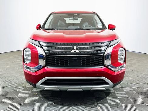 Used 2024 Mitsubishi Outlander SE image 3