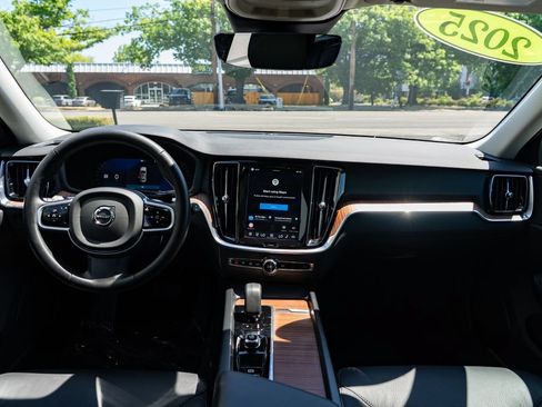 Used 2025 Volvo V60 B5 Cross Country Plus AWD/4WD image 10