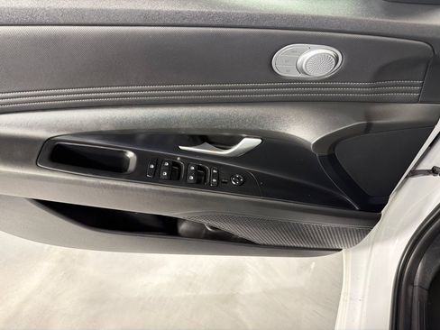 Used 2023 Hyundai Elantra Limited FWD image 11