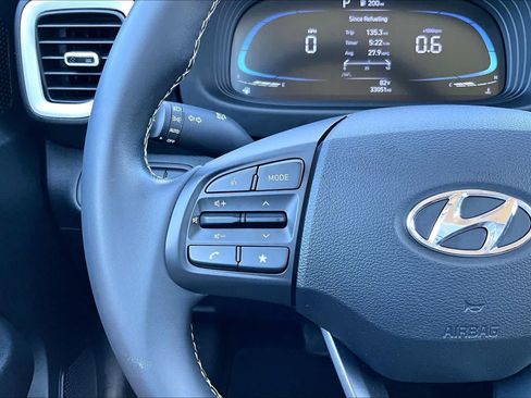 Used 2024 Hyundai Venue Limited FWD image 22