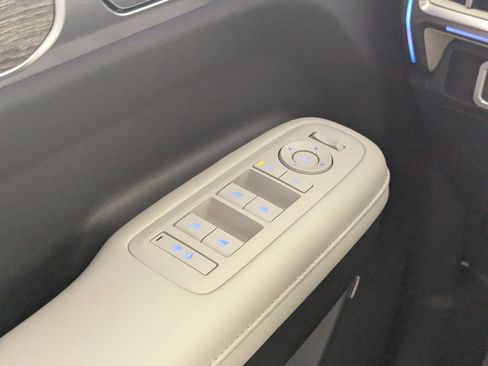 Certified 2025 Hyundai Santa Fe Limited FWD image 17