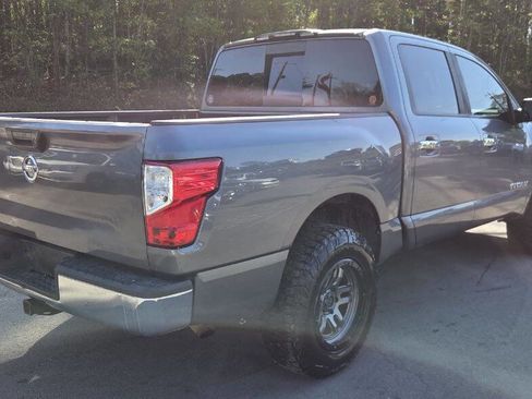 Used 2017 Nissan Titan SV image 6