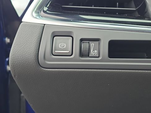 Certified 2025 Cadillac XT6 Premium Luxury image 24