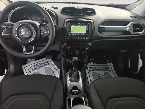 Used 2022 Jeep Renegade Latitude image 10