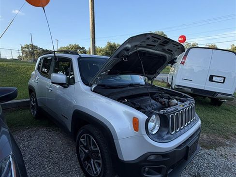 Used 2016 Jeep Renegade Latitude w/ Popular Equipment Group FWD image 4