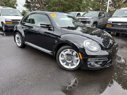 Used 2019 Volkswagen Beetle 2.0T SE w/ SE Premium Package FWD image 2