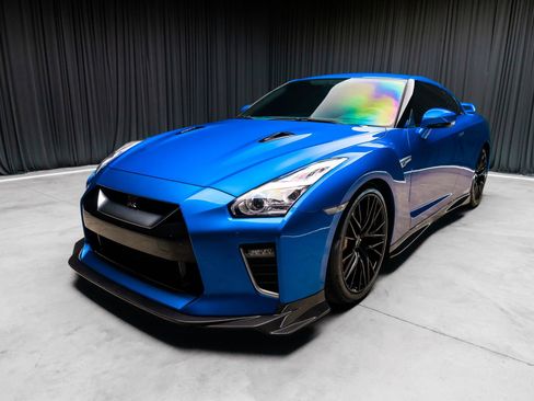 Used 2020 Nissan GT-R Premium AWD/4WD image 10