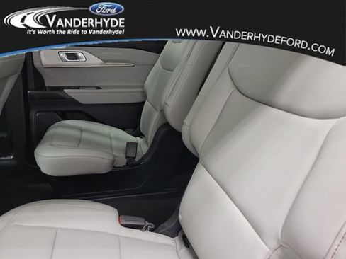New 2026 Ford Explorer Active w/ Active Comfort Package AWD/4WD image 12