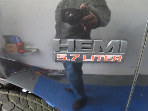 Used 2018 RAM 1500 Sport image 13