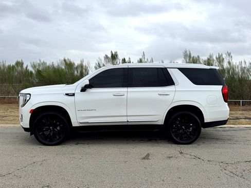 Used 2022 GMC Yukon SLT w/ SLT Premium Package image 10