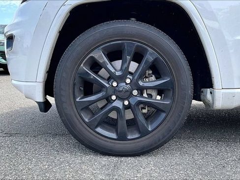 Used 2021 Jeep Grand Cherokee Laredo X AWD/4WD image 5