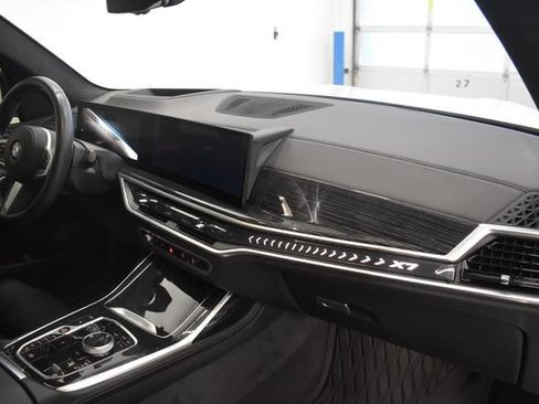 Used 2024 BMW X7 xDrive40i w/ M Sport Package AWD/4WD image 18