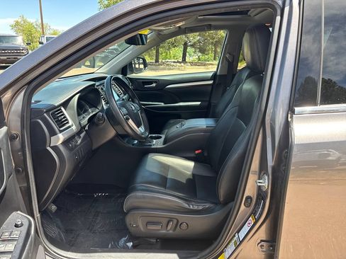 Used 2018 Toyota Highlander XLE AWD/4WD image 10