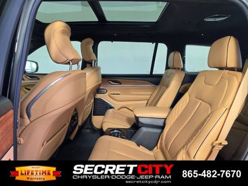Used 2023 Jeep Grand Cherokee L Summit AWD/4WD image 27