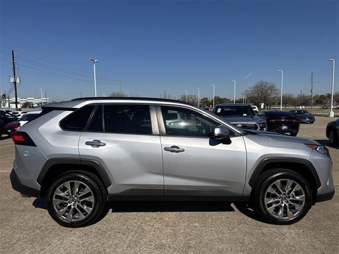 Used 2019 Toyota RAV4 Limited image 7