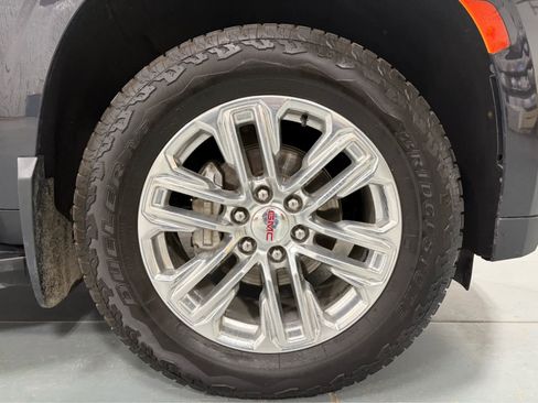 Used 2024 GMC Yukon XL SLT w/ Max Trailering Package AWD/4WD image 9
