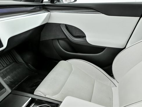 Used 2022 Tesla Model S Plaid image 40