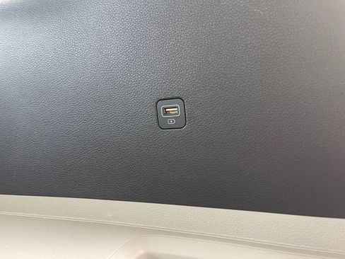 Used 2024 Kia Carnival LX FWD image 21