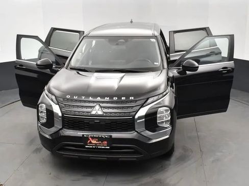 Used 2024 Mitsubishi Outlander ES image 10