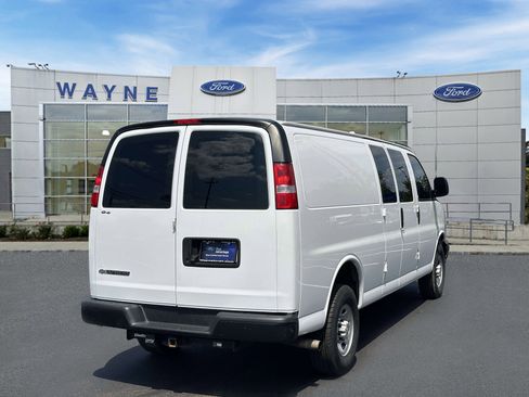 Used 2022 Chevrolet Express 2500 Extended w/ Driver Convenience Package RWD image 5