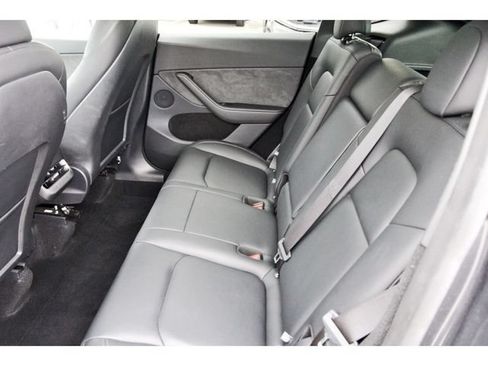 Used 2025 Tesla Model Y Long Range RWD image 12