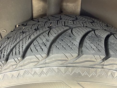 Used 2019 Ford Taurus SEL w/ Equipment Group 201A FWD image 12
