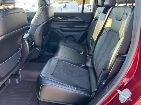 Used 2024 Jeep Grand Cherokee Altitude image 16