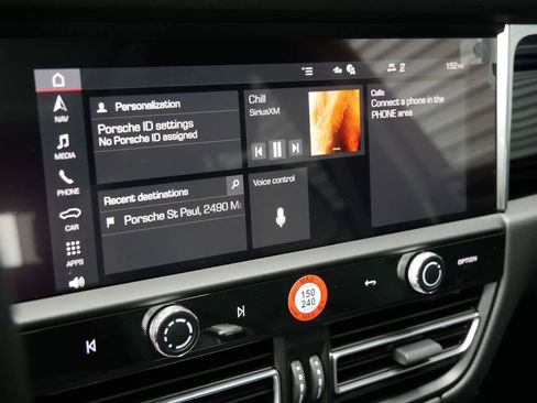 Certified 2026 Porsche Macan image 15