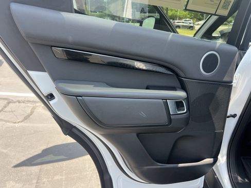 Certified 2025 Land Rover Discovery S AWD/4WD image 31