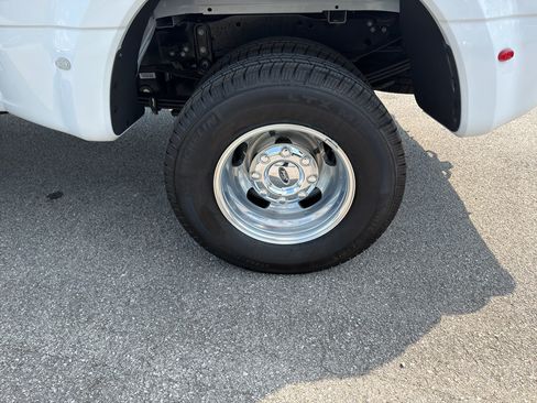 Used 2025 Ford F350 Lariat AWD/4WD image 32