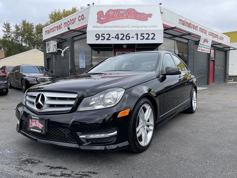 Used 2013 Mercedes-Benz C 300 4MATIC Sedan image 2