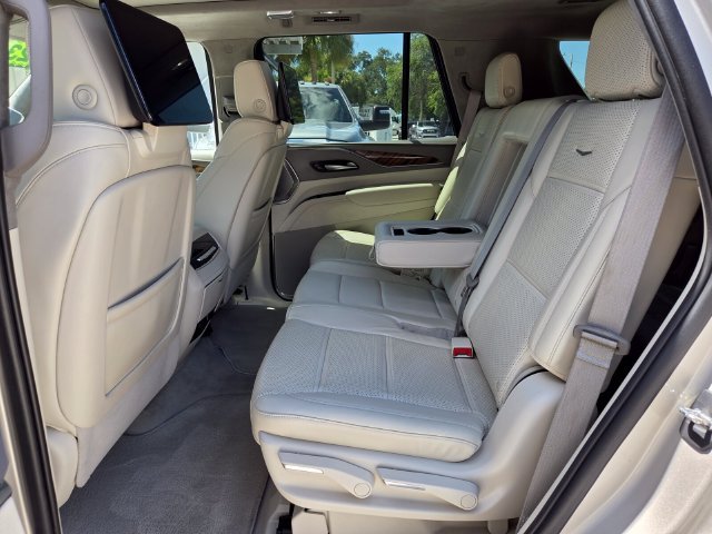 Used 2023 Cadillac Escalade Sport Platinum AWD/4WD image 17